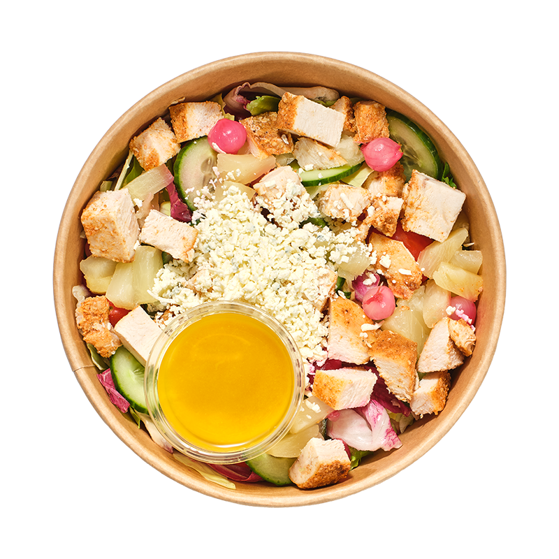 Sałatka z kurczakiem, ananasem, serem blue i orzechami nerkowca